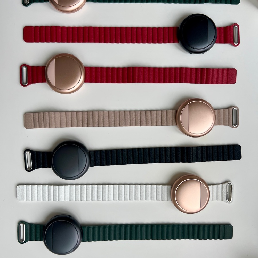 Smartwatch - Black and Rose Gold - Picture 2 of 3
